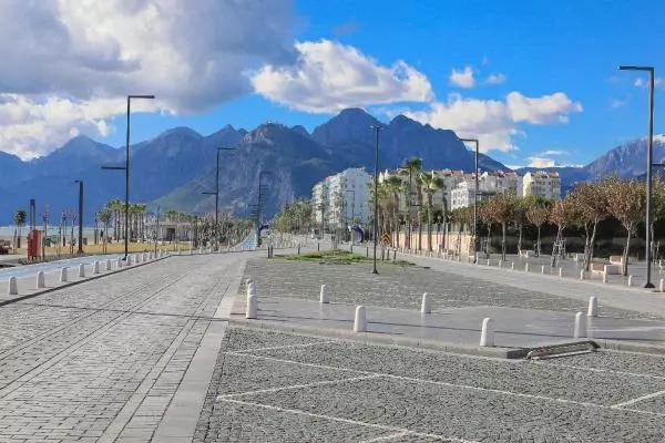 Antalya kısıtlamanın son gününde sessiz Antalya kısıtlamanın son gününde sessiz