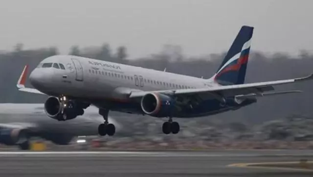 Antalya-Moskova uçağı iniş takımlarındaki arıza nedeniyle güçlükle iniş yapabildi Antalya-Moskova uçağı iniş takımlarındaki arıza nedeniyle güçlükle iniş yapabildi