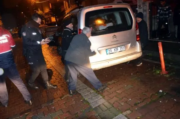 Avcılar'daki yangına müdahaleye hatalı park engeli Avcılar'daki yangına müdahaleye hatalı park engeli