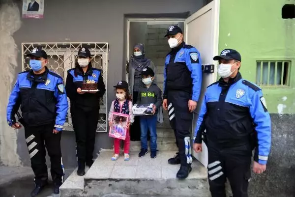 Babası cezaevinden mektup yazdı, polis doğum gününü kutladı Babası cezaevinden mektup yazdı, polis doğum gününü kutladı