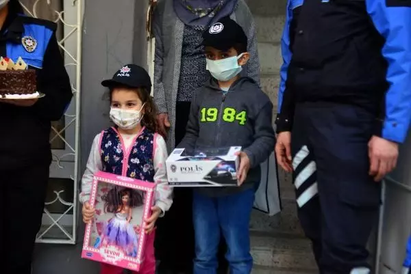 Babası cezaevinden mektup yazdı, polis doğum gününü kutladı Babası cezaevinden mektup yazdı, polis doğum gününü kutladı