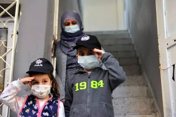 Babası cezaevinden mektup yazdı, polis doğum gününü kutladı Babası cezaevinden mektup yazdı, polis doğum gününü kutladı