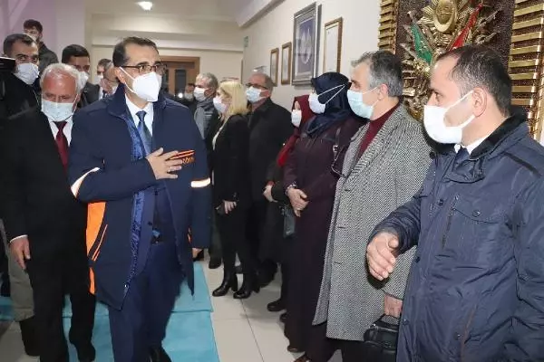 Bakan Dönmez, Soma Belediyesi'ni ziyaret etti Bakan Dönmez, Soma Belediyesi'ni ziyaret etti