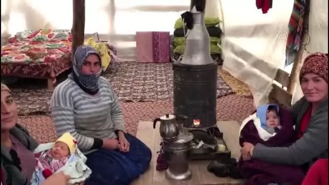 BALIKESİR - Yolu kardan kapanan ormanlık alanda çadırda mahsur kalan aileye ulaşıldı BALIKESİR - Yolu kardan kapanan ormanlık alanda çadırda mahsur kalan aileye ulaşıldı