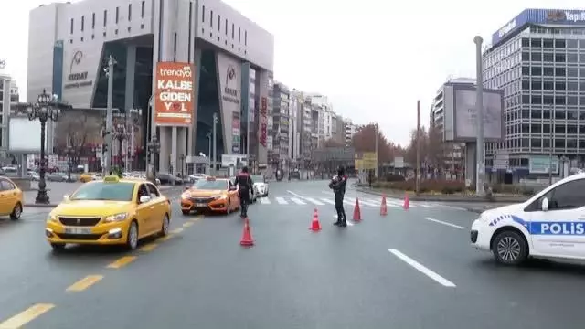 Başkent sokakları kısıtlamada sessizliğe büründü (3) Başkent sokakları kısıtlamada sessizliğe büründü (3)