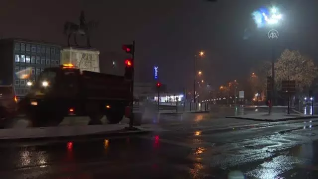 Kar yağışı etkisini sürdürüyor Kar yağışı etkisini sürdürüyor