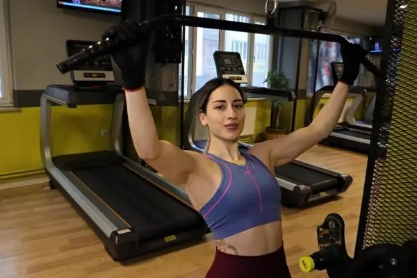 Bikini fitness yarışmasına hazırlanan Tilbe'nin hedefi milli takıma girebilmek Bikini fitness yarışmasına hazırlanan Tilbe'nin hedefi milli takıma girebilmek