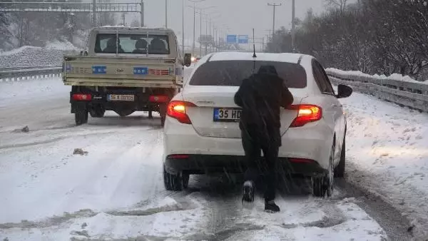 Bursa'da kar sonrası sürücüler zor anlar yaşadı Bursa'da kar sonrası sürücüler zor anlar yaşadı