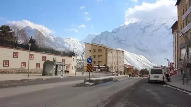 Son dakika haberi... Cadde ve sokaklar boş kaldı Son dakika haberi... Cadde ve sokaklar boş kaldı