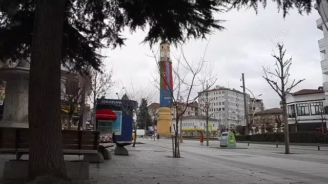 Sokağa çıkma kısıtlaması nedeniyle sessizlik hüküm sürüyor Sokağa çıkma kısıtlaması nedeniyle sessizlik hüküm sürüyor