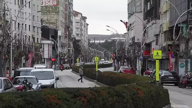 Sokağa çıkma kısıtlaması nedeniyle sessizlik hüküm sürüyor Sokağa çıkma kısıtlaması nedeniyle sessizlik hüküm sürüyor