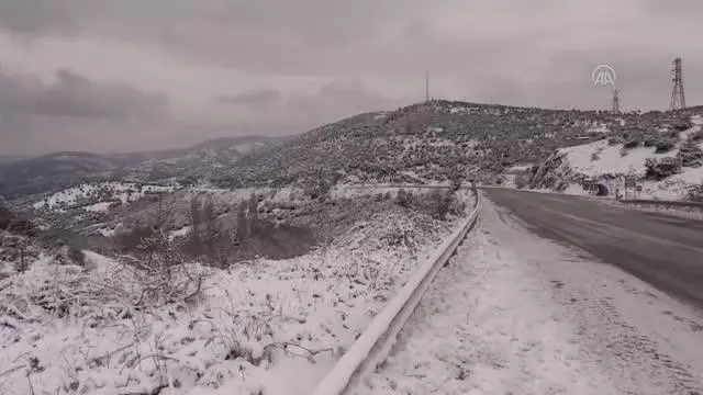 ÇANAKKALE - Biga'da çocukların kar sevinci ÇANAKKALE - Biga'da çocukların kar sevinci