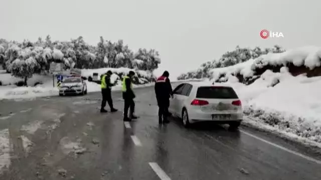 Canlarını zor kurtardılar...Faciayı ağaç engelledi Canlarını zor kurtardılar...Faciayı ağaç engelledi