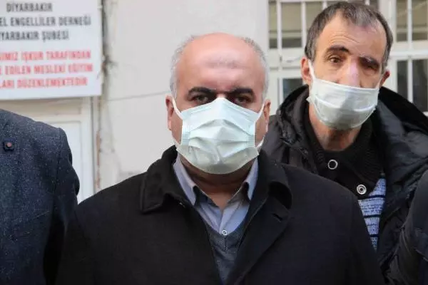 Diyarbakır'da 'engelli derneklerinde eğlence' tepkisi Diyarbakır'da 'engelli derneklerinde eğlence' tepkisi