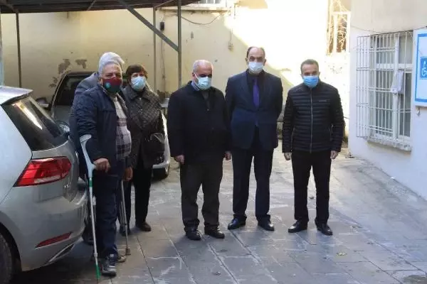 Diyarbakır'da 'engelli derneklerinde eğlence' tepkisi Diyarbakır'da 'engelli derneklerinde eğlence' tepkisi