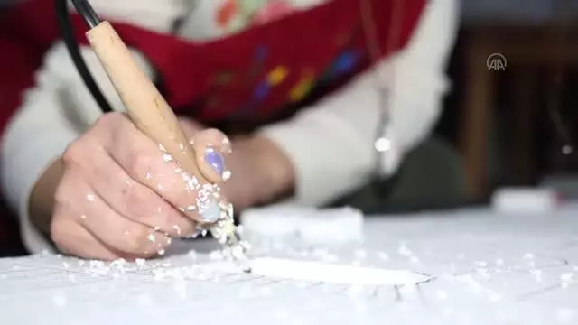 DİYARBAKIR - Tarihi mekanları bulgur, peçete, çöp şiş ve straforla tuvale işliyor DİYARBAKIR - Tarihi mekanları bulgur, peçete, çöp şiş ve straforla tuvale işliyor