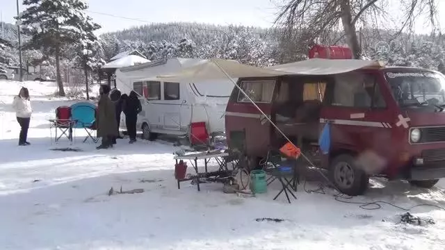 Doğaseverlerin Karagöl'de kamp keyfi Doğaseverlerin Karagöl'de kamp keyfi