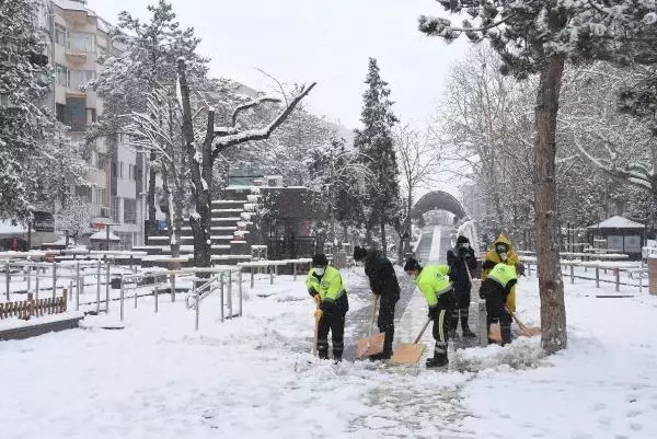 Eskişehir güne beyaz örtüyle uyandı Eskişehir güne beyaz örtüyle uyandı