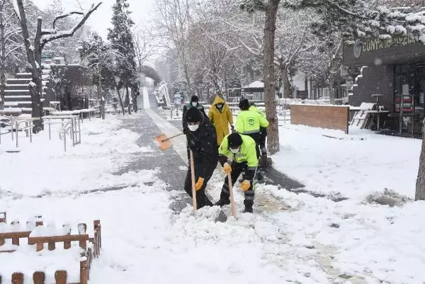 Eskişehir güne beyaz örtüyle uyandı Eskişehir güne beyaz örtüyle uyandı