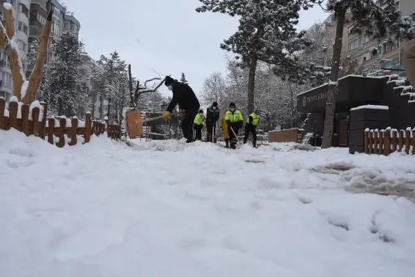 Eskişehir güne beyaz örtüyle uyandı Eskişehir güne beyaz örtüyle uyandı