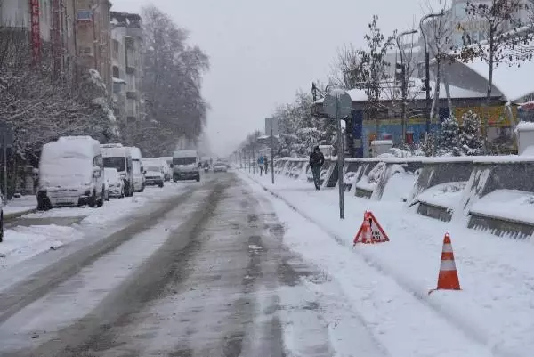 Eskişehir güne beyaz örtüyle uyandı Eskişehir güne beyaz örtüyle uyandı