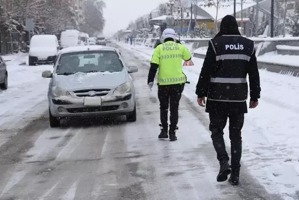 Eskişehir güne beyaz örtüyle uyandı Eskişehir güne beyaz örtüyle uyandı