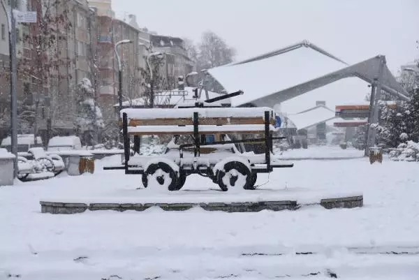 Eskişehir güne beyaz örtüyle uyandı Eskişehir güne beyaz örtüyle uyandı
