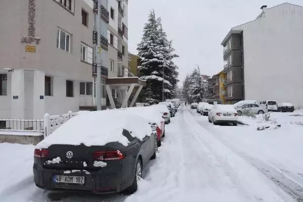 Eskişehir güne beyaz örtüyle uyandı Eskişehir güne beyaz örtüyle uyandı