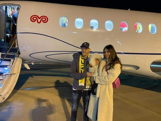 Fenerbahçe's new transfer, Mesut Özil, got on the plane! The first photo has arrived Fenerbahçe's new transfer, Mesut Özil, got on the plane! The first photo has arrived