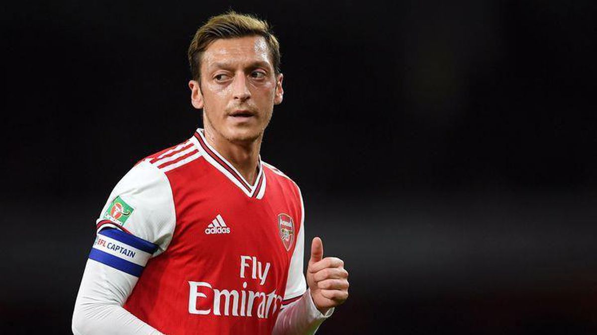Fenerbahçe'nin yeni transferi Mesut Özil uçağa bindi! İlk fotoğraf geldi