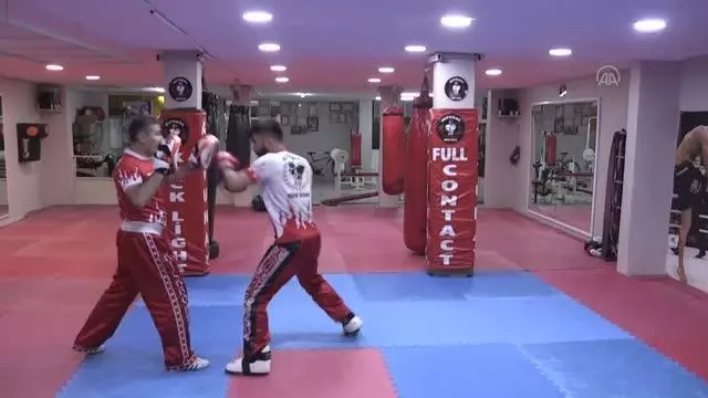 Genç kick boksçu Mücahit'in hedefi Avrupa şampiyonluğu Genç kick boksçu Mücahit'in hedefi Avrupa şampiyonluğu