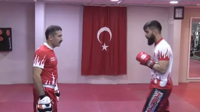 Genç kick boksçu Mücahit'in hedefi Avrupa şampiyonluğu Genç kick boksçu Mücahit'in hedefi Avrupa şampiyonluğu