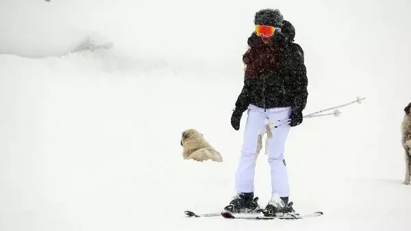 Uludağ'daki pistler tatilcilere kaldı Uludağ'daki pistler tatilcilere kaldı