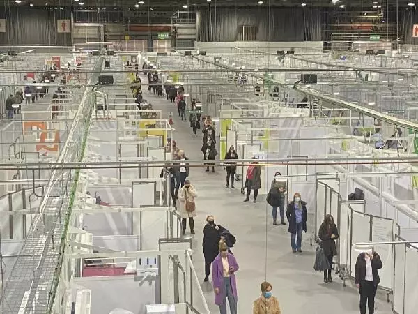 İskoçya'da günde 5 bin aşılama yapılacak klinik kuruldu İskoçya'da günde 5 bin aşılama yapılacak klinik kuruldu