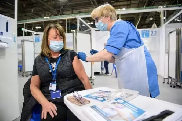 İskoçya'da günde 5 bin aşılama yapılacak klinik kuruldu İskoçya'da günde 5 bin aşılama yapılacak klinik kuruldu