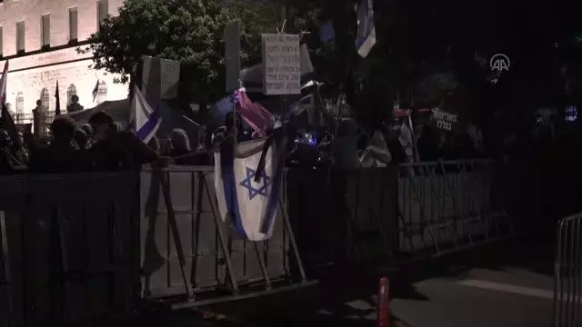 İsrail'de Netanyahu karşıtı protestolar devam ediyor İsrail'de Netanyahu karşıtı protestolar devam ediyor