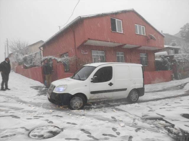 İstanbul'da kar yağışı gece boyunca devam etti! Kentin bazı yerlerinde kartpostallık görüntüler ortaya çıktı