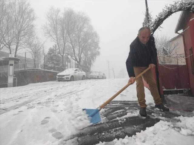 İstanbul'da kar yağışı gece boyunca devam etti! Kentin bazı yerlerinde kartpostallık görüntüler ortaya çıktı İstanbul'da kar yağışı gece boyunca devam etti! Kentin bazı yerlerinde kartpostallık görüntüler ortaya çıktı
