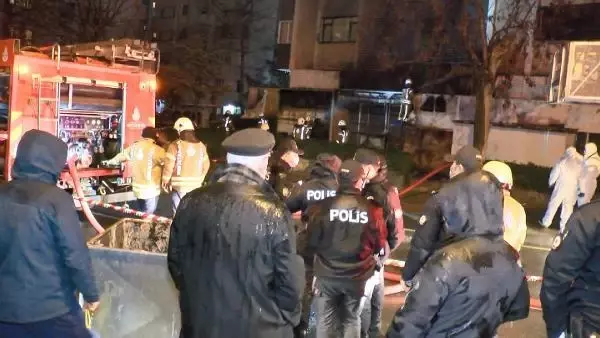 Kadıköy'de bir market alev alev yandı Kadıköy'de bir market alev alev yandı