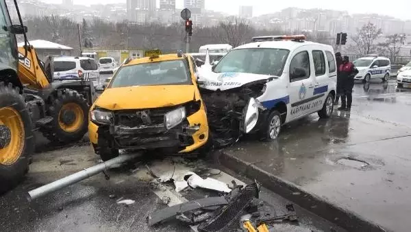 Son dakika haberleri! Kağıthane'de trafik kazası: 1 yaralı Son dakika haberleri! Kağıthane'de trafik kazası: 1 yaralı