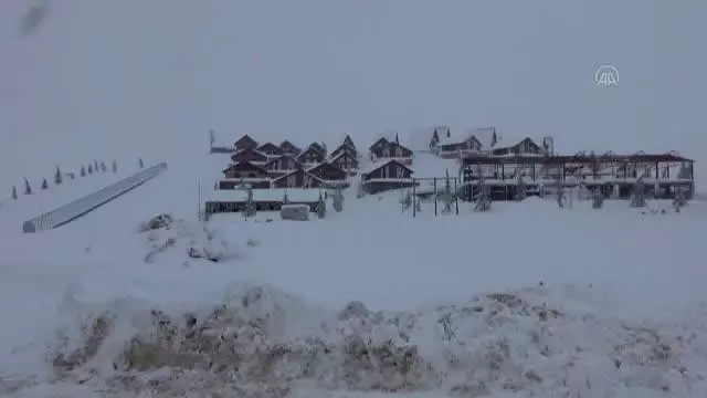 KAHRAMANMARAŞ - Yedikuyular Kayak Merkezi'nde kar kalınlığı 1 metreyi aştı KAHRAMANMARAŞ - Yedikuyular Kayak Merkezi'nde kar kalınlığı 1 metreyi aştı