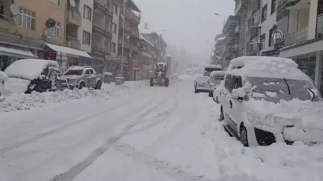 Kar yağışı nedeniyle 173 köy yolu ulaşıma kapandı Kar yağışı nedeniyle 173 köy yolu ulaşıma kapandı