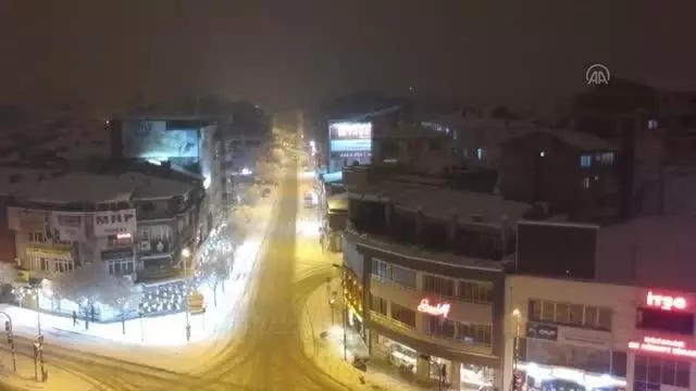 Kar yağışı, şehirler arası ulaşımda aksamalara neden oldu Kar yağışı, şehirler arası ulaşımda aksamalara neden oldu