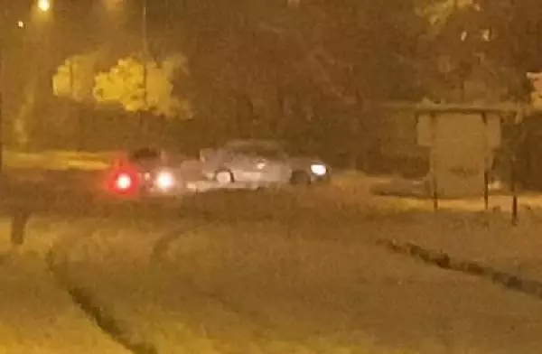 Karlı yolda drift yapan sürücüleri mahalle halkı polise bildirdi Karlı yolda drift yapan sürücüleri mahalle halkı polise bildirdi