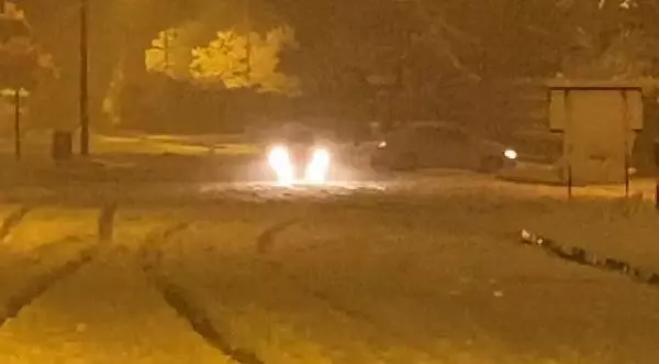 Karlı yolda drift yapan sürücüleri mahalle halkı polise bildirdi Karlı yolda drift yapan sürücüleri mahalle halkı polise bildirdi