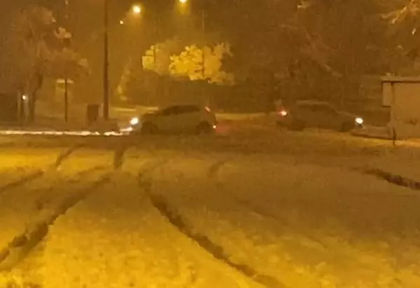 Karlı yolda drift yapan sürücüleri mahalle halkı polise bildirdi Karlı yolda drift yapan sürücüleri mahalle halkı polise bildirdi