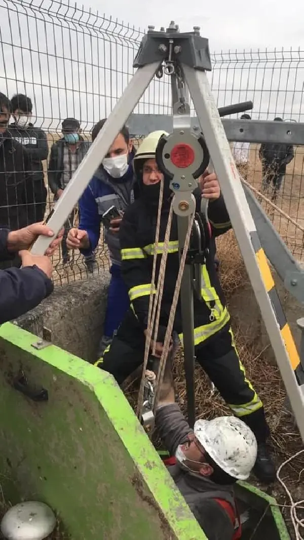 Foseptiğe düşen işçiyi itfaiye kurtardı Foseptiğe düşen işçiyi itfaiye kurtardı
