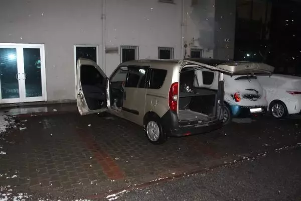 Kayseri'de, polisin 'dur' ihtarına uymayan araçtaki 4 kişiden 2'si yakalandı Kayseri'de, polisin 'dur' ihtarına uymayan araçtaki 4 kişiden 2'si yakalandı