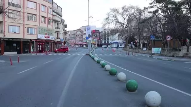 Cadde ve sokaklarda sessizlik hakim Cadde ve sokaklarda sessizlik hakim