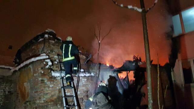 Kısa sürede büyüyen yangının kasıtlı olduğunu savunan komşu: Papağanlarıma zarar gelirse hesaplaşırız Kısa sürede büyüyen yangının kasıtlı olduğunu savunan komşu: Papağanlarıma zarar gelirse hesaplaşırız